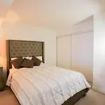 Cn Tower View Condominium